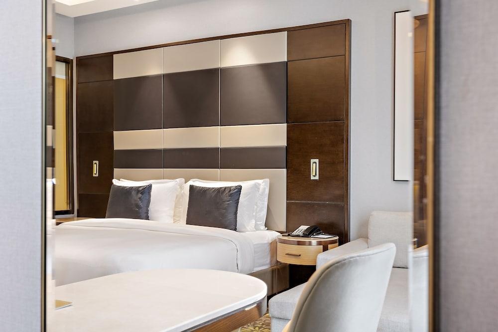 Luxury Room With Kitchenette - Canal View at Ramee Dream Hotel Downtown - Photo 1
